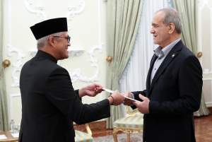 دریافت استوارنامه سفرای جدید کشورهای ساحل عاج، سوئیس و اندونزی