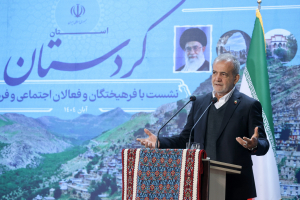 نشست با فرهیختگان و فعالان اجتماعی و فرهنگی استان کردستان