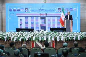 انسان‌هایی که با وجود نیاز مالی، به ساخت آینده فرزندان این سرزمین کمک می‌کنند، قهرمانان واقعی کشورند