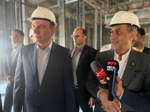 بازدید معاون اجرایی رئیس‌جمهور از بیمارستان 17 شهریور