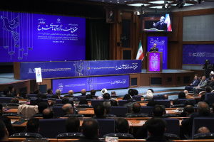 در نگاه رهبری آزادی مشروع حق مردم و تکلیف حکومت است