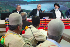 نشست با فعالان سیاسی و اجتماعی