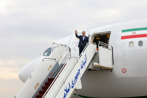 دکتر پزشکیان تهران را به مقصد آستانه ترک کرد
