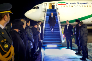 دکتر پزشکیان وارد آستانه پایتخت قزاقستان شد
