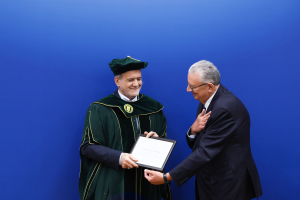 اعطای دکترای افتخاری دانشگاه بین‌المللی نظربایف به دکتر پزشکیان