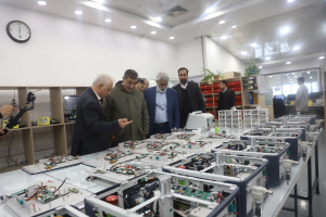 بازدید معاون اجرایی رئیس‌جمهور از طرح توسعه شرکت طراحی و تولید تجهیزات پزشکی