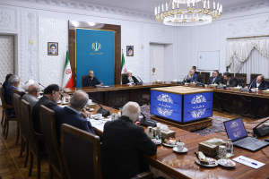 تخریب یا تضعیف دولت از تریبون‌های رسمی بدلیل اجرای سیاست‌های کلی نظام توجیه‌پذیر نیست/ موفقیت حاکمیت در رسیدن به اهداف، مستلزم حمایت و پشتیبانی تمام ارکان نظام از مجری سیاست‌ها و برنامه‌ها است