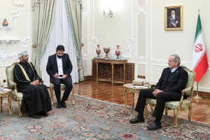 الرئيس بزشكيان يؤكد عزم طهران على تنفيذ الاتفاقيات الثنائية وتطوير العلاقات مع مسقط في كافة المجالات
