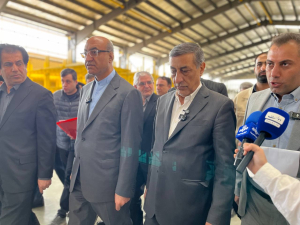 بازدید معاون اجرایی رئیس‌جمهور از واحد تولیدی اسلب سرامیکی شرکت چیا سرام زاگرس