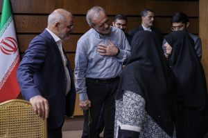 دیدار خانواده شهدای دولت با رئیس جمهور