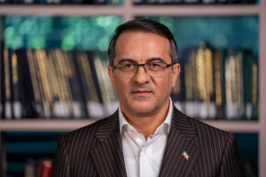 پزشکیان بر شنیدن صدای مردم و اصلاح نظام اداری تأکید دارد/ اگر اصلاح نظام اداری روی زمین بیاید، آن را انقلاب اداری می‌نامم/ سامانه فوریت‌های اداری برای شنیدن و پاسخگویی به صدای مردم راه‌اندازی شد. اصلاح ساختار دستگاه‌های اجرایی می‌تواند بیش از 120 همت کاهش هزینه ایجاد کند/ دولت چهاردهم به دنبال اصلاح ریشه‌ای نظام پرداخت و حقوق بازنشستگان است/ پزشکیان تأکید کرد شرکت‌های واسط نیروهای شرکتی حذف شوند

