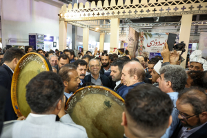 بازدید دکتر پزشکیان از نمایشگاه توانمندی‌های روستایی و عشایری ایران