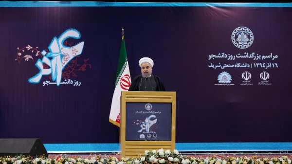 Azar 16 day of independence against colonialism, autocracy/Indulgence in supporting or criticising is misleading