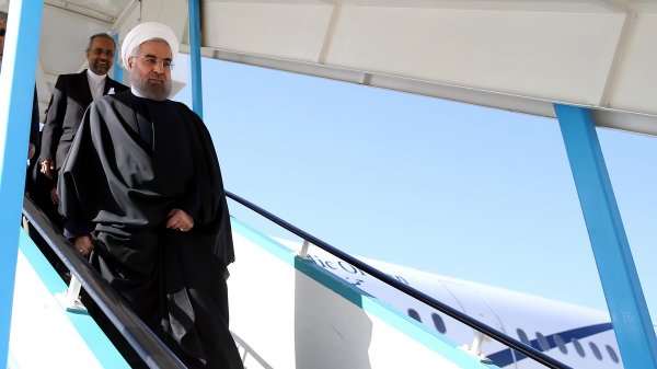 President arrives in Asaluyeh, visits phases 15 and 16 of the South Pars gas field