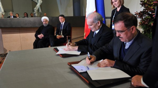 Iran, Italy high-ranking delegations sign 14 documents