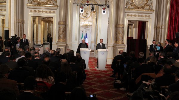 Rouhani: Iran-France coop. to deepen in economy, science, culture/We cannot decide on Syrian people/Hollande: Cementing Tehran-Paris ties beneficial to both nations, region, world/France committed to putting all agreement into action