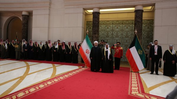 President Rouhani arrives in Kuwait/Emir of Kuwait officially receives Dr Rouhani at airport/Kuwaiti prince, PM, ministers attend welcoming ceremony
