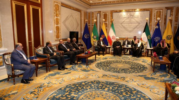 Tehran-Kuwait economic ties should deepen along with political ties/Joint commission should be more active for identifying opportunities/Negotiation, agreement the only way to resolve regional misunderstandings 
