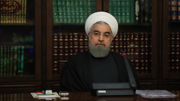 Gov't to stand by Khuzestan people until problems solved/I guarantee that getting to the roots of the dust problem, environmental issues a priority for gov't
