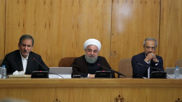 در جلسه هیات دولت :  خصومت آمریکا ناشی از الگو بودن، استقلال، تأثیرگذاری و ایستادگی ملت ایران است/ تکرار تحریم‌های گذشته هم تأثیرگذار نیست، مسیر خود را با استحکام ادامه می‌دهیم