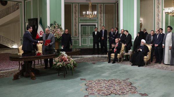  Iran, Turkey sign 4 cooperation pacts