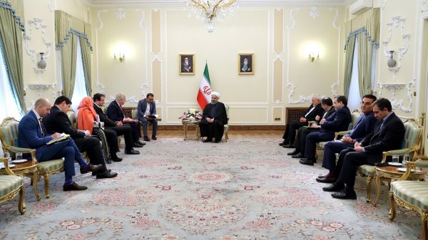 We welcome amicable, balanced Tehran-London ties/Iran must be able to enjoy JCPOA's benefits/Trump's incorrect choice to transfer American mission to Holy Quds, fanning the fire/London-Tehran dialogue can lead to cooperation for more stability
