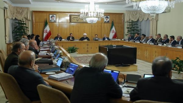 Cabinet discusses air pollution in metropolises, measures taken/Cabinet tasks industry ministry to draft plan for improving public transportation in metropolises

