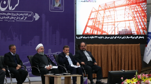 در مراسم افتتاح و آغاز عملیات اجرایی طرحهای توسعه ای استان کرمان :  
بیش از 10 هزار میلیارد تومان طرح و پروژه در استان کرمان افتتاح و عملیات اجرایی طرحهایی با بیش از این رقم نیز آغاز شد ، حال چرا باید امیدوار نباشیم؟
