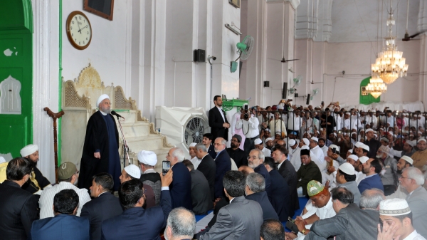 رئیس جمهور در اجتماع نمازگزاران جمعه حیدرآباد هند:اگر مسلمانان با هم متحد بودند، رئیس جمهور آمریکا جرأت نمی کرد که بیت‌المقدس را به عنوان پایتخت رژیم غاصب صهیونیستی اعلام کند و اگر با هم متحد بودیم رژیم غاصب صهیونیستی جرات نمی کرد که به حقوق ملت فلسطین تجاوز کند

