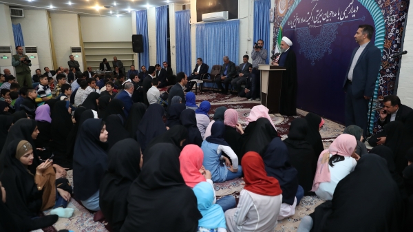دیدار صمیمی با مددجویان بهزیستی و کمیته امداد امام خمینی(ره): 
دولت حمایت از عزیزان تحت پوشش کمیته امداد و سازمان بهزیستی را وظیفه انسانی، اسلامی و قانونی خود می داند
