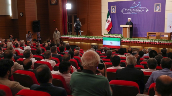 در مراسم افتتاح طرحهای بزرگ پتروشیمی مرجان ، دماوند و پردیس :
دشمنان مشکلاتی بر مردم تحمیل می کنند، اما محال است بر ایران و ایرانیان مسلط شوند
