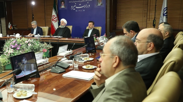 در جمع وزیر ، معاونان و مدیران وزارت نیرو  :
اقدام وزارت نیرو برای تراز نمودن تولید و مصرف برق بسیار ارزنده است/ احتمال مشکل در تامین آب و برق سال ۹۷ با اقدامات بهنگام وزارت نیرو برطرف شد
