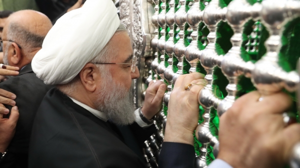 President makes pilgrimage to Imam Hussein (PBUH) and Abbas ibn Ali’s (PBUH) shrines


