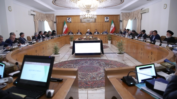 Cabinet approves bill on changing currency from rial to toman/ Four zeros to be removed from currency

