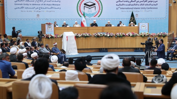 در آئین  افتتاحیه کنفرانس بین المللی وحدت اسلامی:  
راه نجات امروز ما صبر، استقامت ، مقاومت و وحدت است/ افتتاح طرح‌ها و پروژه‌هایی به ارزش 19 هزار میلیارد تومان در دو استان طی چند روز ، به معنای آن است که صبر و ایستادگی در برابر بزرگترین قدرت اقتصادی دنیا می‌تواند توطئه آنها را در هم بشکند
