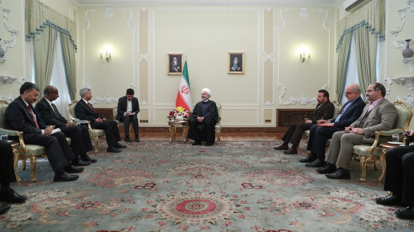 تضطر الولایات المتحدة الأمیرکیة ان تتخلی عن سیاسة الضغط الأقصی بالنسبة لایران قبل الانتخابات الرئاسیة/ ملتقی اللجنة المشترکة للتعاون الثنائی بین ایران و الهند یسبب الحراك فی مسار تنمیة المناسبات الشاملة بین البلدین/ تتابع ایران خفض التوتر و ارساء الأمن و الاستقرار المستدام فی المنطقة علی وجه الخصوص الخلیج الفارسی و بحر عمان/ استکمال مشروع سکك الحدید بین جابهار و زاهدان سبب لتزاید الشراکة التجاریة علی الصعید الاقلیمی