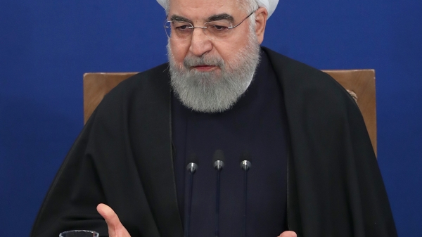 در موضوع هواپیمای اوکراینی، حادثه صبح چهارشنبه اتفاق افتاد و ما هم صبح چهارشنبه و در واقع بعد از آن حادثه در دولت بودیم؛ آنچه در دولت مطرح شد، یک سانحه بود
بعدازظهر آن روز شورای عالی امنیت ملی داشتیم، البته نه برای هواپیمای  اوکراینی، برای مساله عین الاسد و عکس العمل های احتمالی آمریکا و این گونه مسائل.

بعدازظهر چهارشنبه ساعت 3 تا حدود 5 و ربع الی 5 و نیم شورای عالی امنیت ملی داشتیم؛ در آن جلسه هم گرچه بحث هواپیما بحث اصلی ما نبود ولی آخر جلسه که مطرح شد باز هم مساله سانحه مطرح بود نه چیز دیگر؛ شب که رئیس جمهور اوکراین با من صحبت کرد لحن او یک مقدار متفاوت بود و یک احتمالاتی را می داد یا اطلاعاتی را برخی از کشورها به او داده بودند و من هم شب با وزیر راه مفصل در این زمینه صحبت کردم که او باز هم می گفت این یک سانحه ای بوده و خبری نبوده است؛ به دلیل اینکه پدافند 