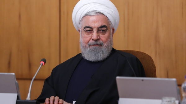 مردم بزرگ و عزیز اینکه این جناح یا آن جناح، این بیاید و آن بیاید. اینها برای این روزها و تا روز 2 اسفند است. هر که و از جناحی به مجلس برود او نماینده مجلس ما است. آنجا جای قهر نیست. اینجا اگر ما تلاش می‌کنیم و می‌گوییم این جناح باید برود و یکی می‌گوید آن جناح باید برود، اشکال ندارد هر کسی سلیقه‌ای دارد. به هر حال آنهایی که وارد مجلس شدند دیگر نماینده ما هستند.

 طبق قانون اساسی فردی که وارد مجلس می‌شود در برابر کل ملت ایران مسئول است نه در برابر حوزه انتخابیه و نه در برابر جناح خودش بلکه در برابر کل ملت ایران مسئول است. وظیفه‌اش، وظیفه ملی است، همه باید در اجرای حقوق‌مان، در اجرای اصول قانون اساسی و در اجرای وظایف‌مان همیشه اصل 40 قانون اساسی را مد نظر داشته باشیم.

هیچ‌کس نمی‌تواند در اعمال حق خودش به ضرر منافع ملی کاری انجام دهد چه دولت، چه مجلس، چه قوه قضائیه. همه باید اصل 40 قانون اساسی را بالای سرشان بزنند. اهلاً و سهلاً شما حق دارید ولی در اعمال حق، نمی‌توانید در زمان و مکان و شیوه، اعمال حق بکنید که به منافع ملی لطمه بخورد.