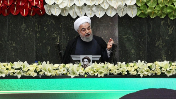 دولت یازدهم و دوازدهم در دو مقطع 5 ساله و 3 ساله قرار گرفت. در پنج سال اول مبنای دولت گشایش و پیشرفت بود و بحمدالله در همه زمینه‌ها در سال‌های اولیه، هم شاهد گشایش‌ها در امور مهم سیاسی، اجتماعی، اقتصادی و فرهنگی و هم شاهد پیشرفت بودیم.
اینکه بحمدالله امروز در ماجرای کرونا، ایران در لیست کشورهای موفق در مبارزه با این ویروس خطرناک قرار گرفته، یکی از دلایل آن این است که در دولت یازدهم پایه‌های درمان و بهداشت در کشور مستحکم شد.
توانمندی درمانی کشور از تخت‌های بیمارستانی تا تجهیزات به دو برابر آنچه قبل از سال 92 در تاریخ ایران بوده است، رسید و این افتخار بزرگی برای ملت ایران و مسئولین نظام است که شرایط آنچنان مهیا شد که در این حادثه سخت ویروس عالمگیر، ما نه دغدغه‌ای از لحاظ تخت بیمارستانی و نه دغدغه‌ای نسبت به تخت‌های ویژه و آی‌سی‌یو و نه برای دستگاه های تنفس مصنوعی داشتیم.
این به دلیل استحکام پایه‌های درمانی در جمهوری اسلامی ایران بود.
