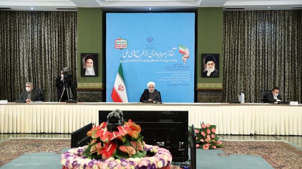 درود می‌فرستیم به همه ایثارگران و تلاش‌گران پدیدآورنده حماسه 15 خرداد سال 42، مردم ما به خوبی می‌دانند که نهضت اسلامی از سال 41 شروع و آغاز شد اما یکی از مقاطع اوج این نهضت در سال 42 بود. آغاز سال 42 داستان مدرسه فیضیه و کشتار طلاب را در دوم فروردین سال 42 را شاهد بودیم که اولین اوج نهضت اسلامی بود که فیضیه در واقع متکفل آن بود و دومین اوج در سال 42 به 15 خرداد مربوط می‌شود. 

....
حادثه 15 خرداد یک حادثه معمولی نبود شاید هیچ‌کس فکر نمی‌کرد به خاطر دستگیری رهبر نهضت و مرجع بزرگ شیعیان امام این چنین حرکتی در سراسر ایران به وجود بیاید و مردم این چنین در راه نهضت اسلامی ایثار و فداکاری را انجام بدهند.

.....

15 خرداد در واقع به معنای حضور مردم در صحنه، ایثار مردم برای انقلاب اسلامی و فداکاری مردم و همانطور که مردم می‌دانند بعضی از نزدیکان شاه در خاطرات خود اعلام کردند که اگر قیام 15 خرداد که تا بعدازظهر ادامه پیدا کرده بود تا شب ادامه پیدا می‌کرد شاه آماده فرار بود و خودش را آماده کرده بود که از کشور فرار کند.

بنابراین حادثه، حادثه بسیار مهمی بود، برای ما 15 خرداد روز تاریخی است و ما به روان همه شهیدا