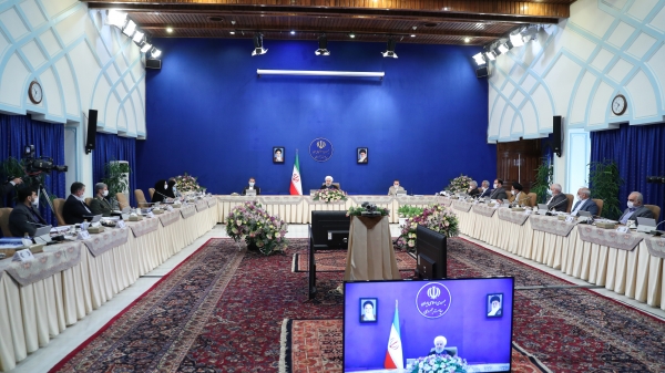البته این ایام، ایامِ شهادت شهید بزرگوار آیت الله دکتر بهشتی و یاران او در هفتم تیر است که روز بسیار غم‌باری برای ما بود؛ توطئه بسیار عظیمی بود و سرمایه بزرگی هم از ما گرفتند؛ واقعا شهید مطهری و شهید بهشتی دو سرمایه بزرگی بودند که جایگزین آنها در تاریخ کشور بسیار سخت و پیچیده است
مردم می‌دیدند که ایشان در برابر گروهها و افراد مختلف با متانت، صبر، حوصله‌ و واقعا «یَضِیقُ صَدْرُکَ» که قرآن هم به پیغمبر می‌گوید اینها با گفتار ناروایشان سینه تو را تنگ نکنند. گاهی وقت‌ها بعضی از کلمات آدم را دلتنگ می‌کند و شهید بهشتی کسی بود که در برابر ناروایی‌های بی‌حساب کتاب و دیگر در ظلمی که به ایشان می‌شد که شاید در تاریخ به کمتر کسی ظلم شده باشد و ایشان سید شهدای مظلوم تاریخ ایران است یعنی در شهدای مظلوم سید مظلومین شهید بهشتی است که چه ظلمی به او شد و او چه صبر و تحملی کرد.
