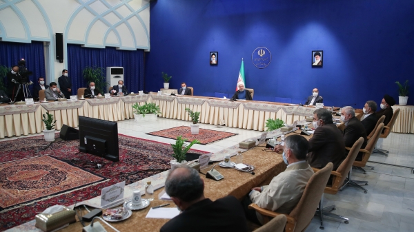 من خواهش می‌کنم صدا و سیما در بخش روستا تحقیق کند و ببیند در این 7 سال برای روستاها چه کار شده و خودش مقایسه کند.
در گازرسانی، مقایسه کند. در سال‌های اخیر حدود 3 هزار روستا را در شبکه گاز رسانی آوردیم. هر روزی حدود 10 روستا را زیرشبکه گازرسانی. در برق، آب، راه، بهداشت و درمان نگاه کنید در ارتباطات و همین فضای مجازی نگاه کنید و مقایسه کنید در راه‌آهن، راه‌آهنی که استان‌ها را متصل کرده، استان همدان، کرمانشاه، ارومیه، رشت را متصل کردیم و به زودی تبریز از طریق بستان‌آباد.
تلاشی که در شرق کشور انجام می گیرد شما در تاریخ سیستان و بلوچستان را بیاورید از قبل انقلاب بررسی کنید ببینید یک تحولی که در این استان رخ داد و کاری که در بندر چاربهار انجام گرفته و کاری که امروز در راه‌آهن انجام می‌گیرد. چابهار را متصل می‌کند به زاهدان،‌زاهدان را به خط سراسری متصل می‌کند. اولین بار در سیستان و بلوچستان گاز آمد. در زاهدان و زابل گاز روشن شد، الان در تمام شهرها دارد پخش می‌شود. ما در سیستان و بلوچستان گاز نداشتیم. همان 46 هزار هکتاری که در سیستان اتفاق افتاده برای کشاورزی . این شرق کشور، آن جنوب کشور و آن غرب کشور. ان‌شاء الله د