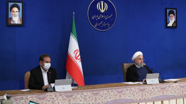 در همین روز یکشنبه‌ای که ماه ربیع‌المولود آغاز شد تحریم تسلیحاتی ایران هم برداشته شد و این برای مردم ما بسیار مهم بود نه از این نظر که ما از لحاظ مقررات سازمان ملل امروز آزاد هستیم اسلحه بخریم، آزاد هستیم اسلحه بفروشیم که البته به جای خود این مساله هم بسیار مهم است اما از این مهم‌تر اینکه منطق حق و حقیقت و منطق قانون و منطق عقلانیت بر زور و قلدری پیروز شد، این مساله مهم است. 
سالها آمریکایی‌ها تلاش کردند برای اینکه ملت ایران را از حقوق خودشان محروم کنند، اصلا مهم نیست که ما چقدر اسلحه می‌خریم یا می‌فروشیم مهم این است که ما باید به حق خود برسیم. ملت ایران باید آزاد باشد اگر خواست سلاحی نیاز داشت بخرد باید آزاد باشد، اگر سلاحی خواست بفروشد. حقِ مردم احقاق حقوق مردم، بسیار حائز اهمیت بود و در روز یکشنبه در واقع معلوم شد توطئه‌های آمریکا در طول این 4 سال گذشته توطئه ناموفقی بود.
