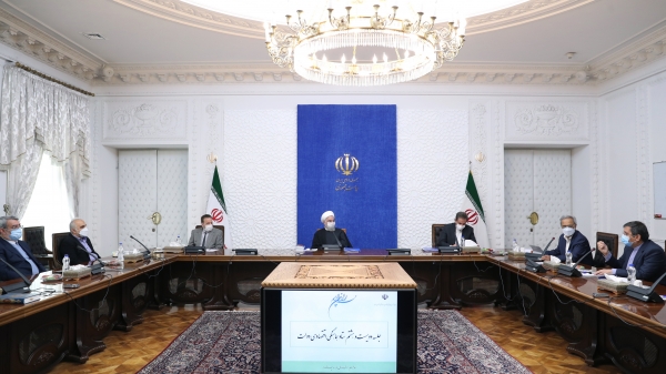 أصدر أمرا رئاسیا لتنظیم التجارة الحدودیة علی وجه السرعة و مواجهة التحدیات و الأزمات فی التجارة الحدودیة/ الوصول الی التعادل فی أسعار العملات بحاجة الی استمرار الأجواء المناسبة للأنشطة الاقتصادیة/ أی قول أو سلوك الذی یؤدی الی زعزعة الاستقرار و التوتر، خسارة للاقتصاد الوطنی و یلحق الأضرار لمعیشة المواطنین