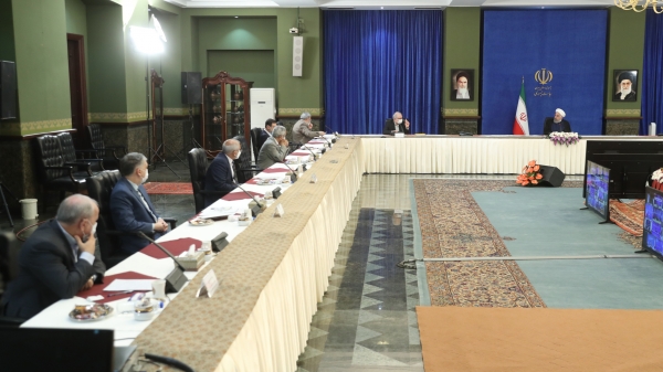 واقعاً این تروریسمی که از طریق آمریکا و از زمان ترامپ آغاز شد، متأسفانه هنوز ادامه دارد. ترامپ رفته ولی آثار شوم آن ابله همچنان در جامعه باقی است