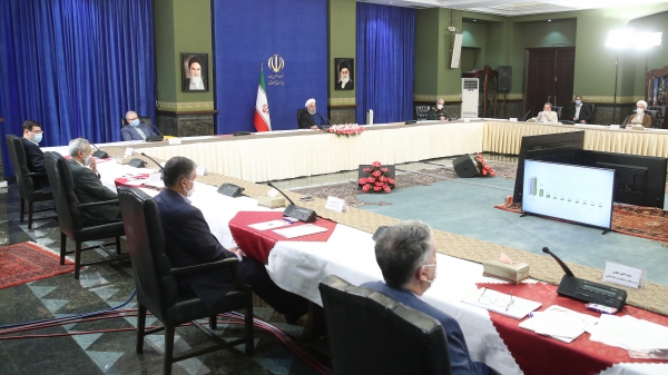 در هفته جاری و احتمالا هفته آینده، هیچ راهی نداریم جز اینکه نظارت ها را تشدید کنیم / قرارگاه عملیاتی ستاد ملی کرونا تیم های ویژه نظارتی تشکیل دهد/ مراعات دستورالعمل های بهداشتی زیر 60 درصد است که باید به بالای 90درصد برسد