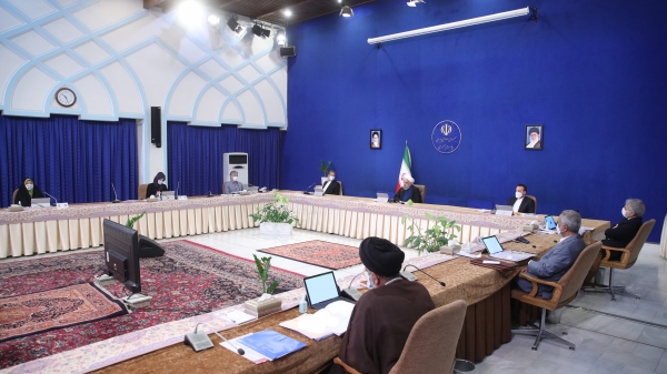 این مسیر دشوار با تلاش و ایثار و فداکاری و قهرمانی و ایستادگی دیپلمات‌های ما و یک فرد آگاه و آشنای به مسائل مثل دکتر ظریف در صدر این حرکت، ادامه یافت و  همه تلاش کردیم آن توطئه را شکستیم