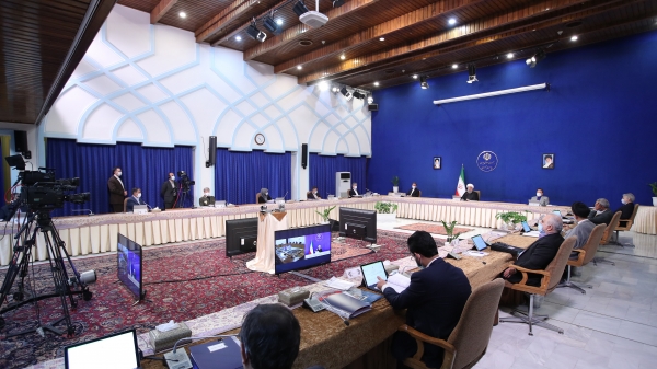 این دولت تا آخرین روز و آخرین ساعت فعالیت خود برای انجام وظایف تلاش خواهد کرد و خدمت به مردم را ادامه می دهد/ 11 مرداد برای ما مانند روزهای اولیه شهریور سال 92 است/ از وزرا و معاونین خواهش می کنم شما را با فحاشی ، تهمت و حرف های ناروا خسته نکنند/ حرف های باطل کف روی آب است که از بین می رود