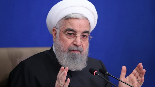 واقعیت ها را نمی بینند، سیاه نمایی می کنند ، فکر می کنند اگر چهره دولت را سیاه کردند چهره نظام سفید می شود، این کم عقلی را کجا ببریم/ واقعیت ها را به مردم بگوئیم، اینجا رسانه ها و دولت وظیفه سنگینی دارند و باید واقعیت ها را برای مردم بیان کنیم و توضیح دهیم 