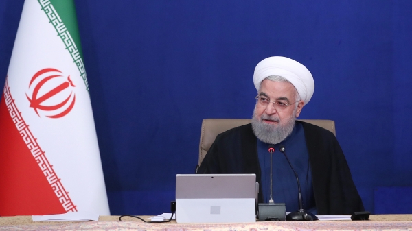 قبل از این دولت در سال های 91 و 92 نفت ما دچار تحریم شد و ناچار بودیم نفت را به طرق دیگری بفروشیم، ببینید چه فسادی در این مدت کوتاه رخ داد و در یک نمونه معروف میلیاردها دلار پول ملت را بردند و هنوز معلوم نیست که این پول کجا رفته است/ دور زدن تحریم یعنی مبارزه با ظلم و جلاد ، ما هم در این سه سال و نیم تحریم را دور زدیم اما هیچ فسادی نبود/ اینکه دولتی در شرایط سخت اقتصاد را سالم و بدون حاشیه ها پیش می برد، افتخار آمیز است 